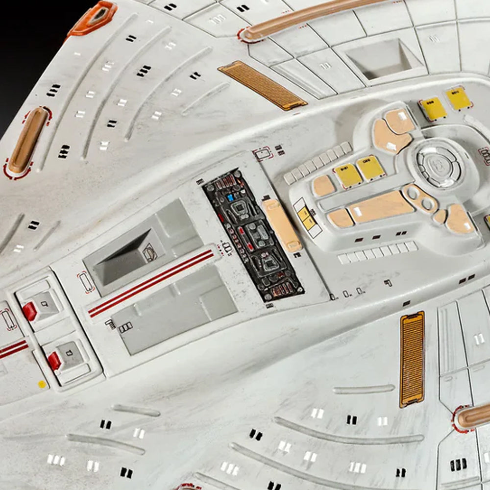 Revell Star Trek: U.S.S. Voyager Scale Model, 1:670