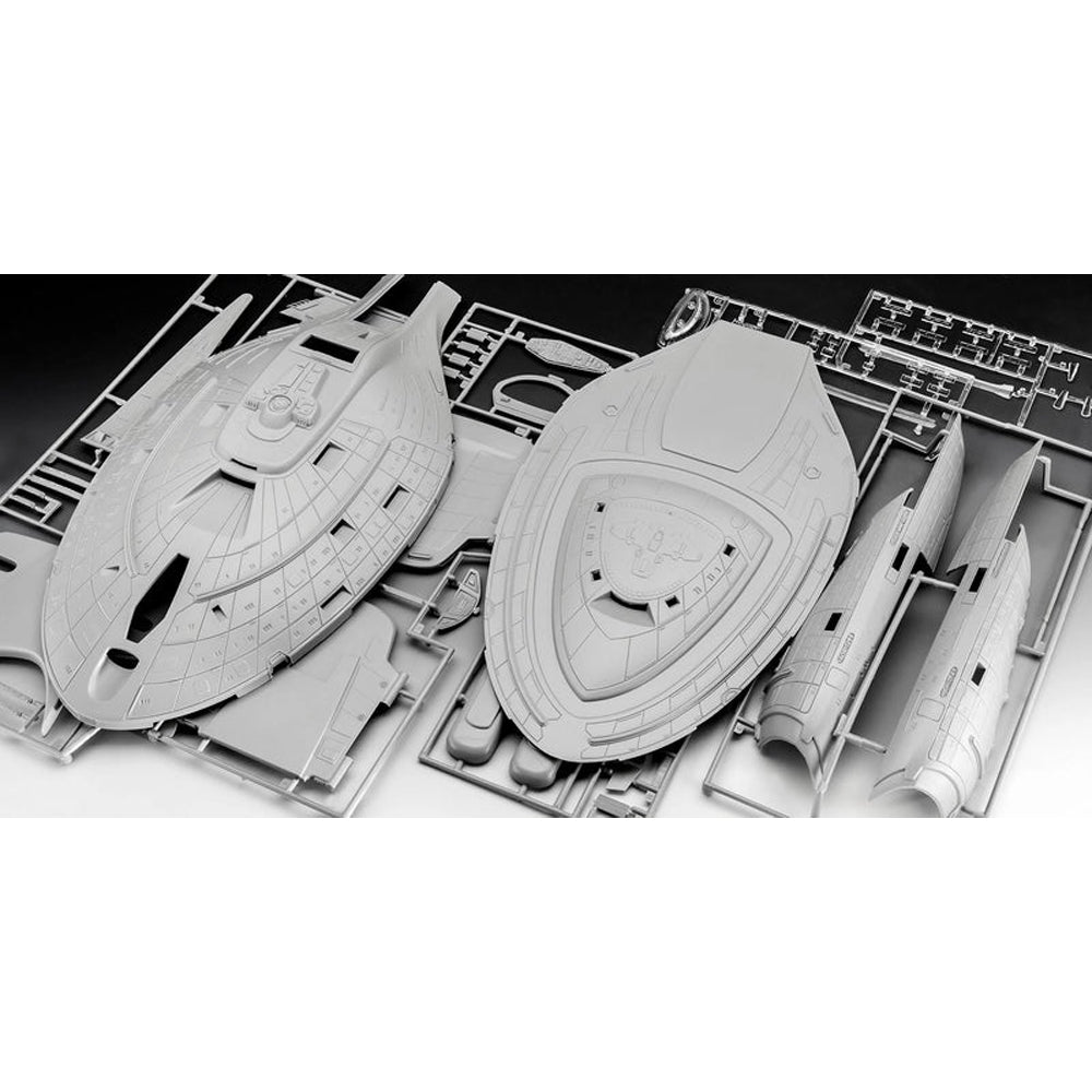 Revell Star Trek: U.S.S. Voyager Scale Model, 1:670